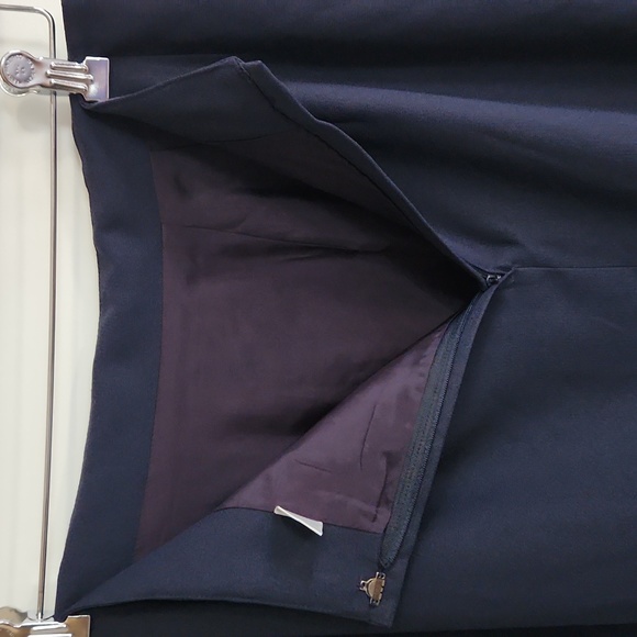 Gorgeous Navy Blue Fully Lined Classic Business Skirt, size 14 - Picture 7 of 11